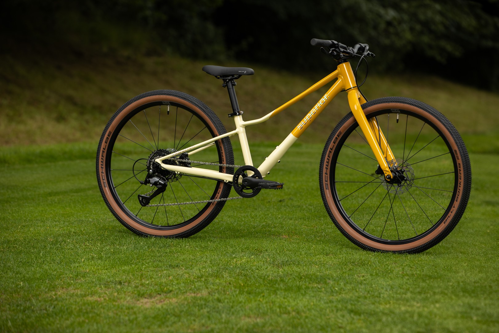 Superior  F.L.Y. 24 gloss yellow